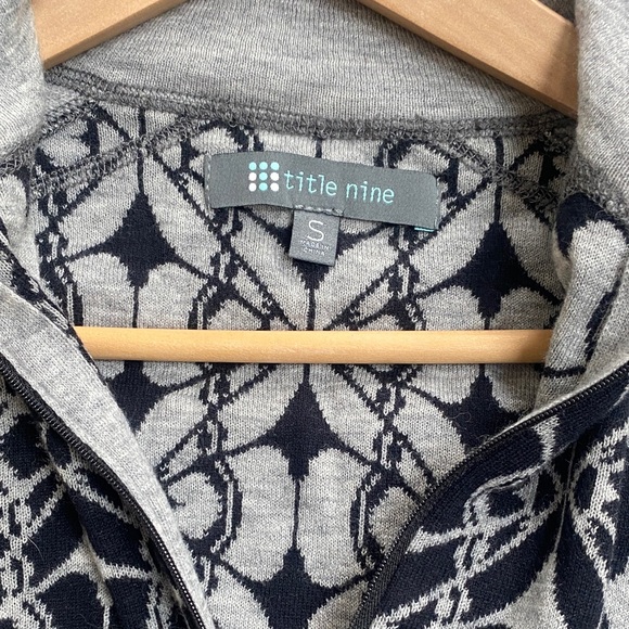 Title Nine Gray and Black Geometric tunic dress - Picture 4 of 5